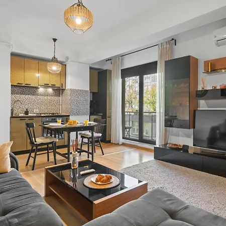 Elegant & Newly Renovated Gem דירה בוקרשט