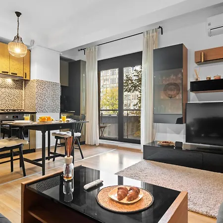 Elegant & Newly Renovated Gem דירה בוקרשט